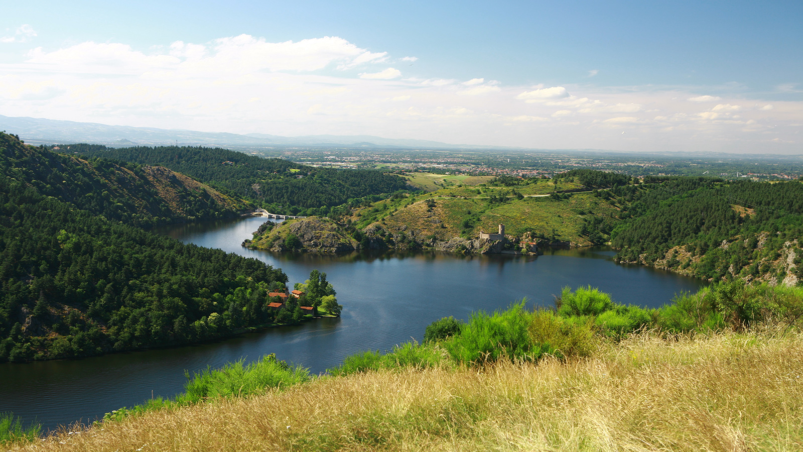 panorama-gorges-de-la-loire-from-condamine