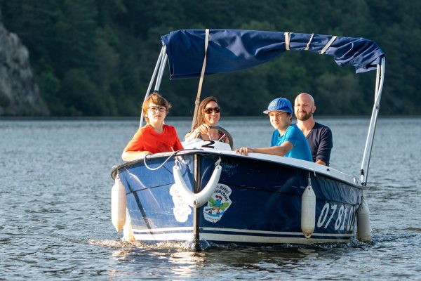 electric-boat-rental