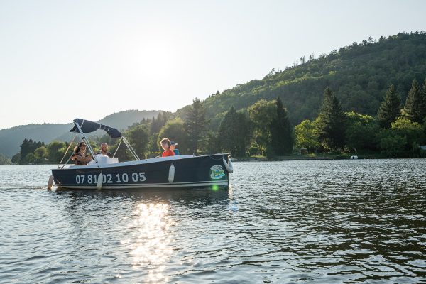 gargantas-de-la-loira-barco-eléctrico-aurec-sur-loire